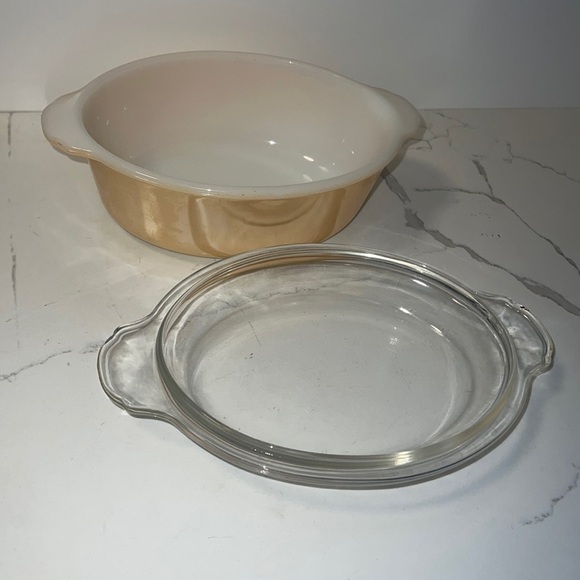 Fire King Peach Lustre Ovenware Bakeware Milk Glass Covered Casserole 1.5QT - Picture 3 of 4
